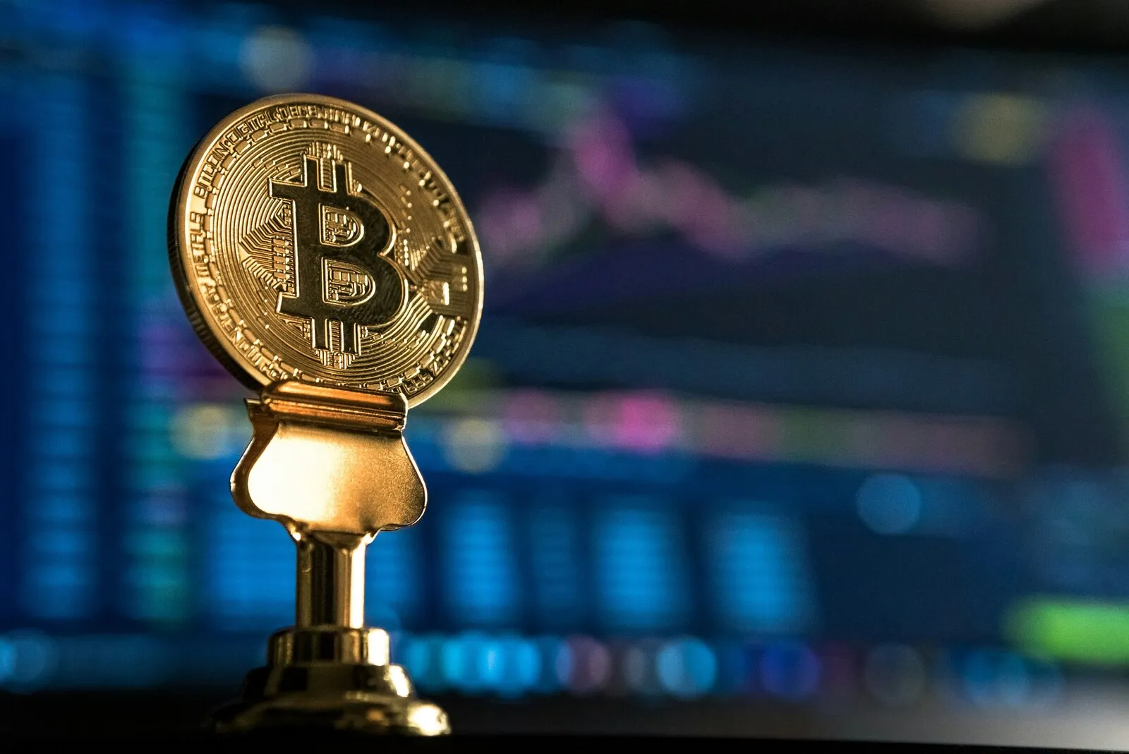 Cena bitcoinu se drží nad 100 000 dolary. Nadechuje se trh k dalšímu skoku?