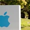 Apple na vývojářské konferenci představil "tekuté sklo". Akcie reagovaly oslabením