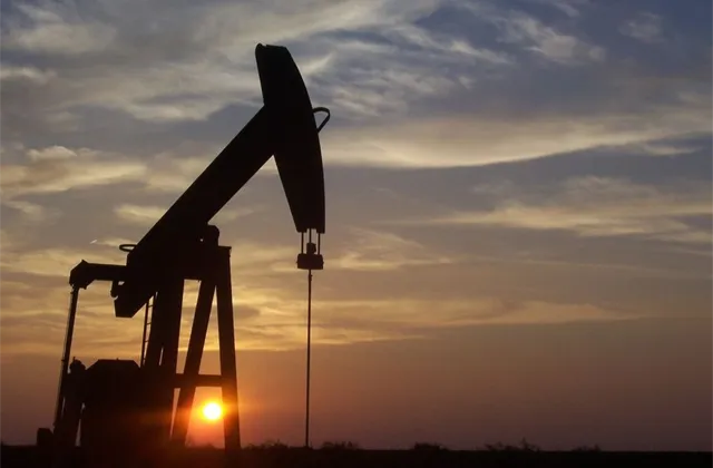 Platts: Produkce ropy kartelu OPEC se v prosinci snížila o 130 denních barelů