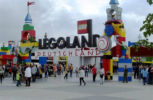 Akcie vs. lego: Co vám vynese více?