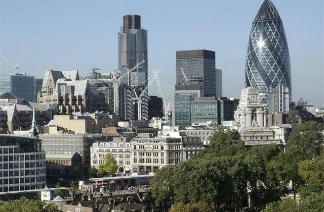 Evropské akcie ve slevě: Na které tituly aktuálně sázet? Zajímavé budou banky, věří expert