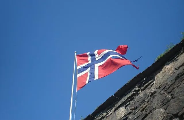 Norská centrální banka drží základní úrokovou sazbu na 0,5 %