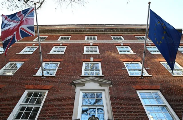 Hollande chce co nejdřív jednat o brexitu, bojí se dopadu na trhy