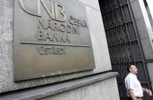 Investorský magazín: Zajištění kurzu koruny, peníze ze spořicích dluhopisů a varovný signál z amerického akciového trhu