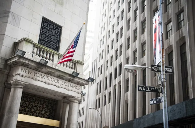Býčí vs. medvědí scénář na rok 2017: Index S&P 500 vyroste na 2 700 bodů, ale může spadnout na 1 600