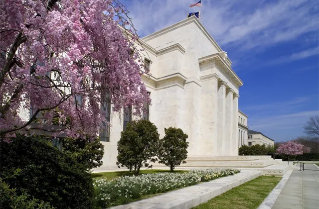 Anketa: S jakými sazbami půjdou USA do roku 2017?