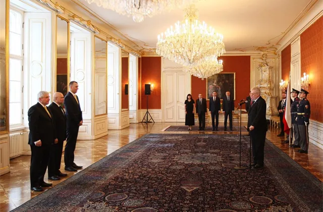 Prezident Zeman jmenoval novými členy rady ČNB Dědka a Moru