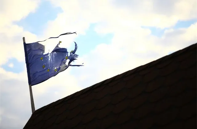 Změny ve světové politice mohou EU posílit, problémem unie je nedůslednost při řešení krizí