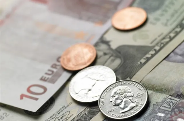 Analytik vs. stratég: Co čekat od eura a amerického dolaru?