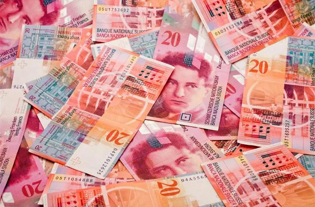 Švýcarský frank: Co zbylo z lesku legendárního bezpečného přístavu?