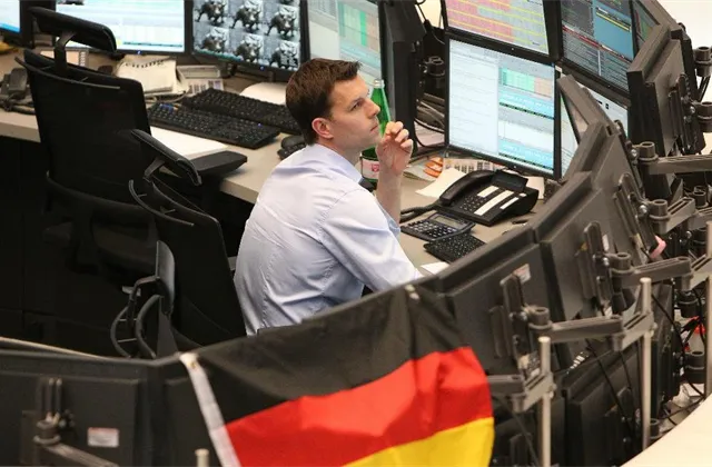 Růst evropských akcií by díky příznivému vývoji ekonomiky mohl pokračovat, optimismus ale může zchladit řada potenciálních problémů