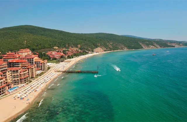 Připadá vám český realitní trh nudný a drahý? Kupte si zajímavě oceněný apartmán ve slunném Bulharsku