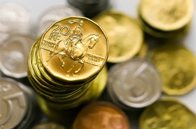 Koruna je k euru nejsilnější od začátku intervencí