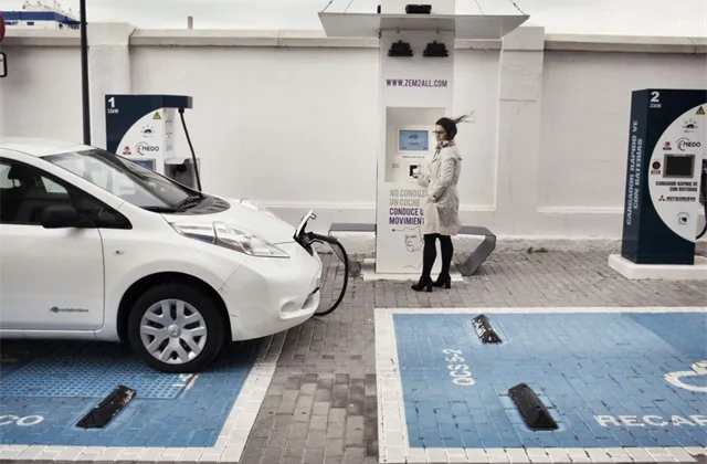 Topolová (AAA Auto): Elektromobilita v příštích několika letech trh neovládne, chybí infrastruktura