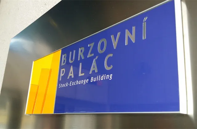 Pražská burza si připsala mírný zisk díky rakouským finančním titulům 
