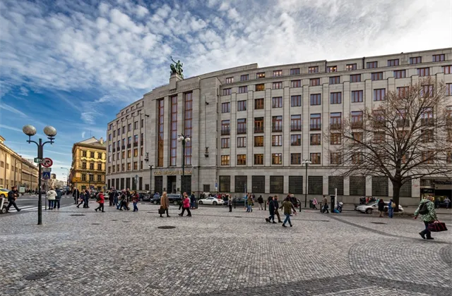 Novák (AKCENTA CZ): ČNB letos sazby zvýší nejvýše třikrát, koruna ale nebude posilovat podle prognózy