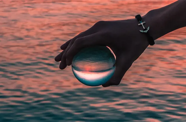 Proč a jak nepanikařit, když se akcie koupou v rudém moři?