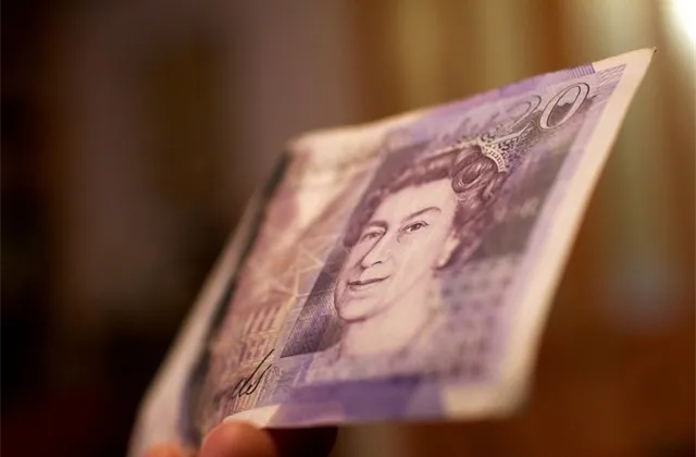 Co letos čekat od britské libry v páru s eurem nebo korunou?