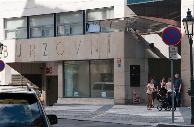 Pražská burza: Oporou v krizi je po výsledcích ČEZ. Bankám by svědčil jiný přístup ČNB, říká makléř