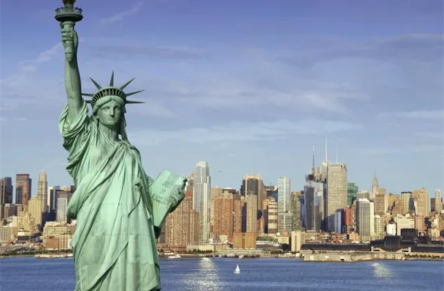 Spotřebitelské ceny v USA v březnu meziměsíčně klesly nejvíce za pět let