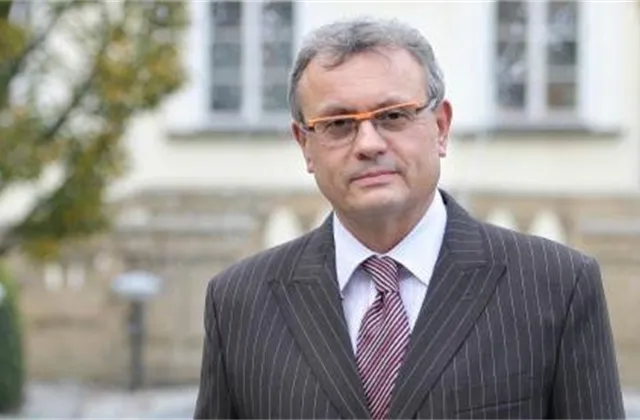 Vladimír Dlouhý: Euro je předčasný projekt
