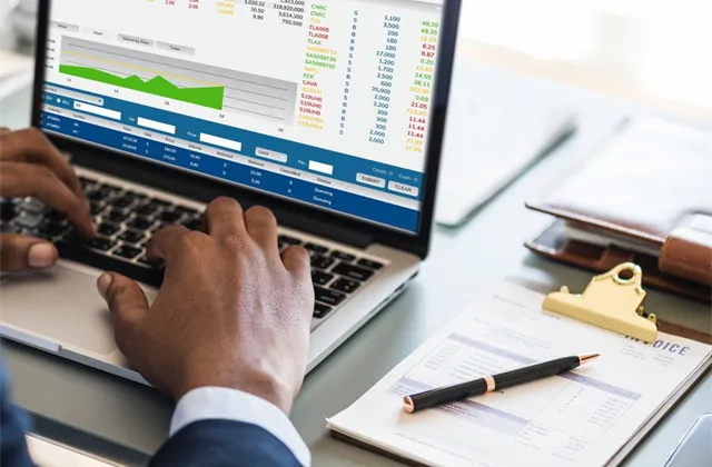 Investorský magazín: Investiční dekarbonizace, vítězné strategie letošního roku a inflace, jaká (ne)bývala