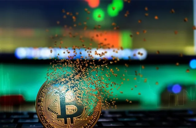 Bitcoin, kryptoměny, propad, pád, krach, rozpad bitcoinu - ilustrační foto