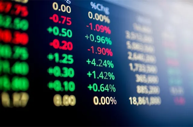 Lukáš Novotný (WOOD & Company): Investoři do akcií jsou opatrně optimističtí, nákupy po poklesech (opět) zafungovaly