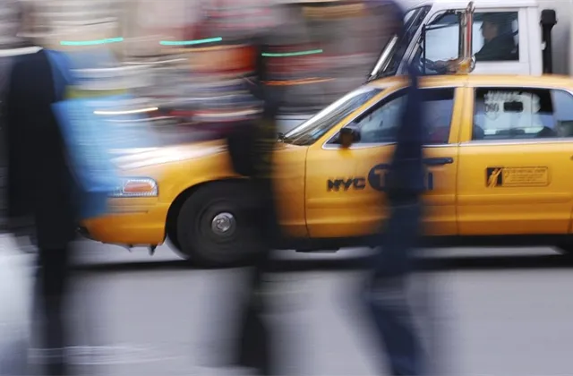 Inflaci v USA nezvyšuje jen dražší zboží, větší hrozbu nyní představují ceny služeb