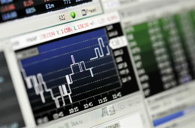 Pavel Hadroušek (Fio banka): Má smysl držet v portfoliu hotovost, šance na levné nákupy může přijít už v létě