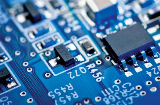 Anketa: Je (stále ještě) vhodná doba na investici do ETF zaměřených na výrobce čipů?