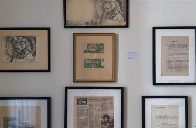 Známky, bankovky, alkohol i historické housle na jednom místě: Projděte se s námi po výstavě unikátních alternativních investic, na které vám stačí jediná koruna