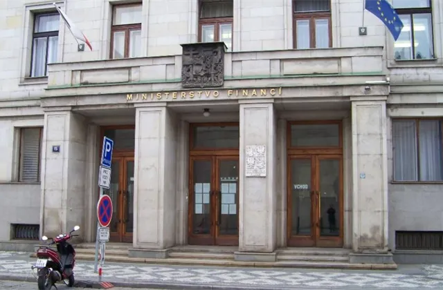 O letošním českém rozpočtovém schodku a kosmetických úpravách plánů na rok 2022