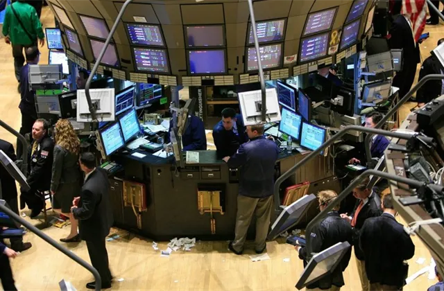 Tradeři na NYSE - ilustrační foto