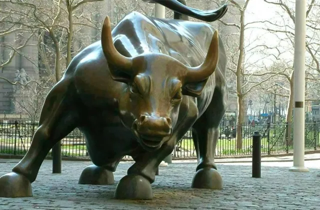 JPMorgan a Goldman Sachs vyhlížejí další růst cen amerických akcií. Index S&P 500 může atakovat hladinu 5 000 bodů a na korekci nejsou podmínky