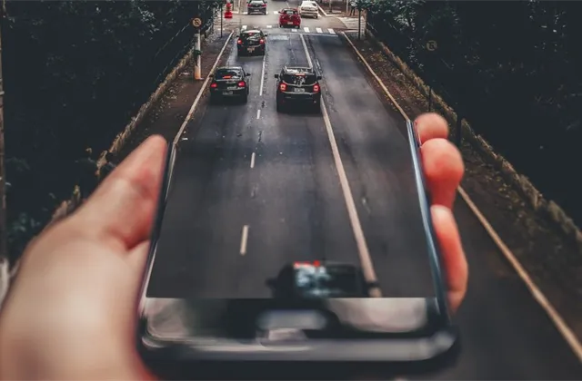 Tibor Bokor: Automobilový průmysl se promění kvůli tlaku na ekologii, sdílení aut změní pravidla hry. Ani akcie Tesly proto nejsou extrémně drahé