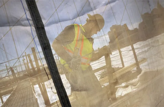 Americká ekonomika v září vytvořila jen 194 tisíc pracovních míst, míra nezaměstnanosti ale klesla na 4,8 %