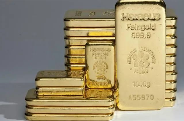 Co dnes o zlatě říkají jeho cena a tržní momentum