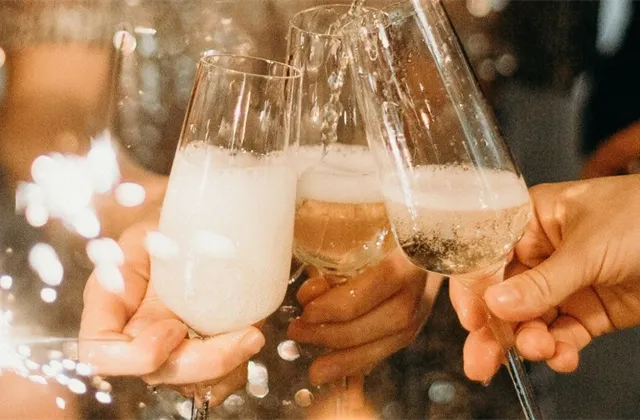 Končí skvělý rok pro šampaňské. Tak na zdraví!