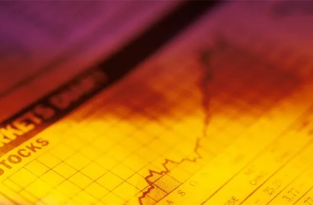 Vyplatí se s vyhlídkami na růst úrokových sazeb přejít od akcií k dluhopisům?