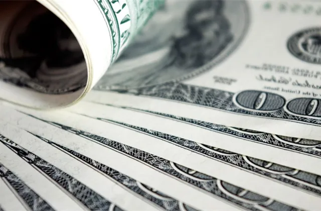 Technická analýza: Akciový index S&P 500 má kam klesat, dolar atakuje dlouhodobou rezistenci