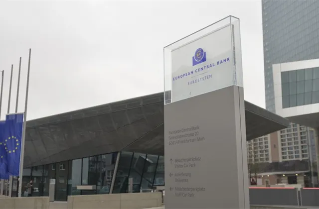 ECB na dubnovém zasedání ponechala úrokové sazby beze změny, potvrdila plán na ukončení nákupu aktiv v třetím čtvrtletí