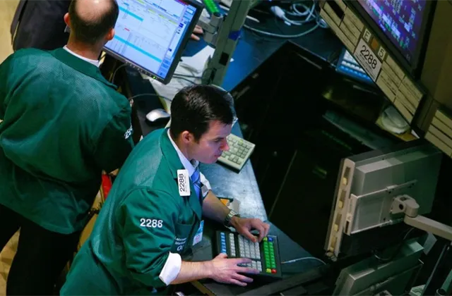 Tradeři na NYSE - ilustrační foto