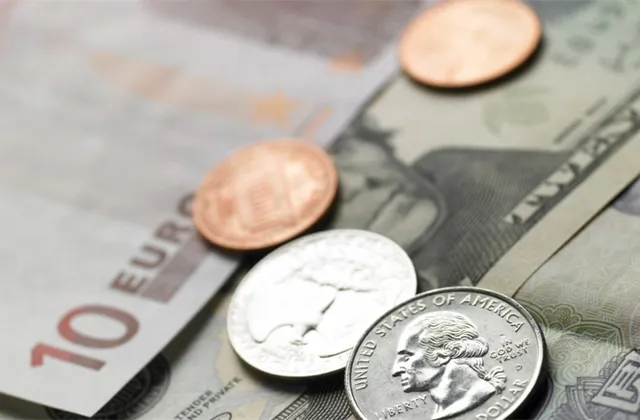 Dolar (a euro): Jak dopadne dramatický květen?