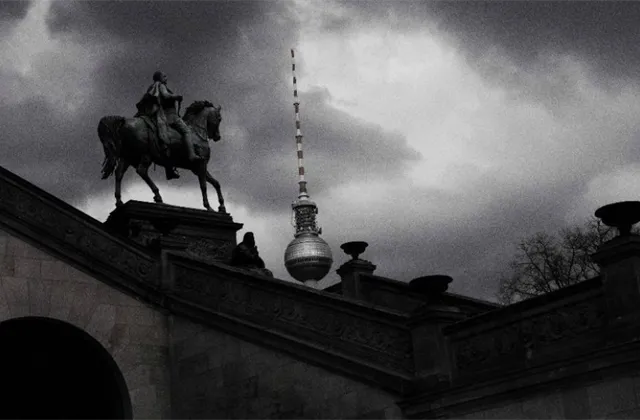 Nebe nad evropskými akciemi: Stále zataženo, největší bouře se zatím trhům vyhýbá