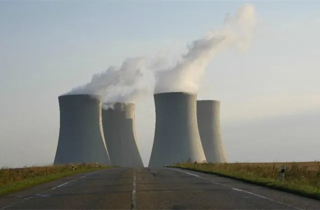 ČEZ: Komerční banka doporučuje nakupovat akcie největší české energetiky, vysoké ceny elektřiny skokově podporují její hospodaření