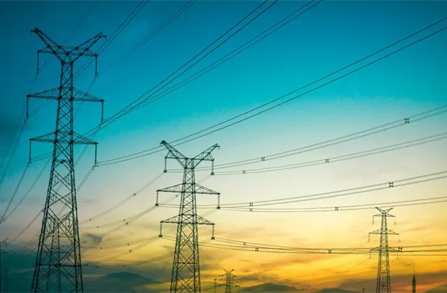 Zelená vs. tradiční energetika: Akciový souboj aktuálně ekologii nepřeje, obnovitelné zdroje ale ještě neřekly poslední slovo