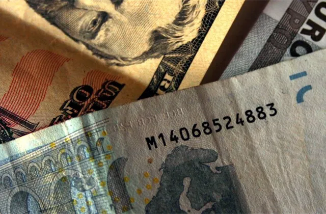 Peterka (Roklen): Paritu eura s dolarem nečekám. Trh se snaží číst to, co mu předkládají Fed a ECB