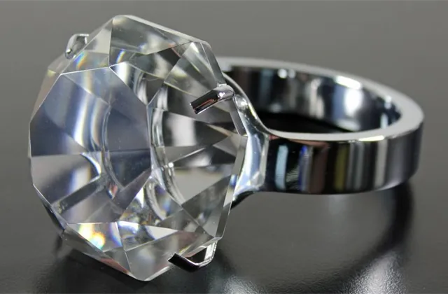 Diamant, prsten, šperk - ilustrační foto