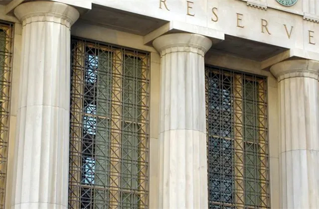 Fed v září zvýšil základní úrok podle očekávání o 75 bazických bodů, sazba je nejvýše od roku 2008